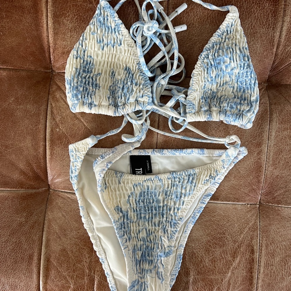 TRIANGL size XS both top and bottom